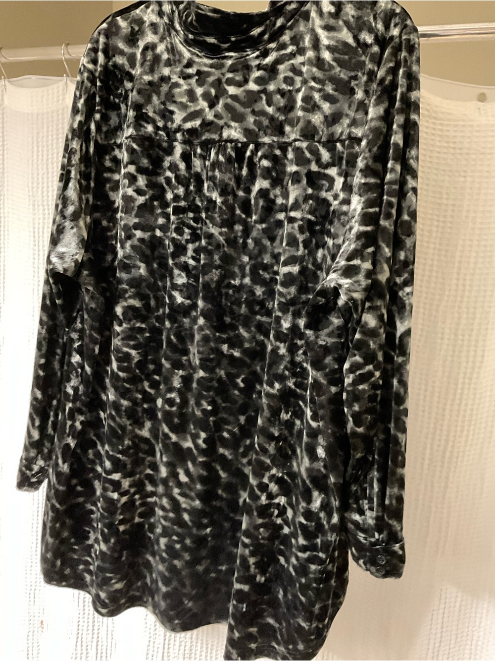 Belle by Kim Gravel Black & Gray Leopard-Print Long Sleeve Tunic